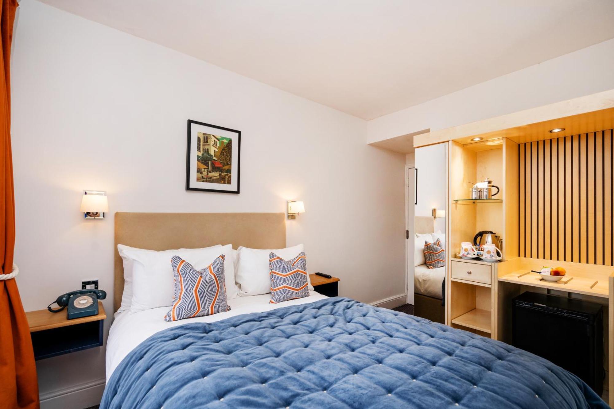 Small Double Room,1516456399:JPEG